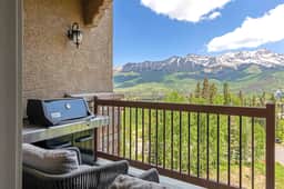 Ridgeview Retreat at the Lorian - Image 4