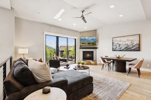 Holly Frost Chalet - Image 1