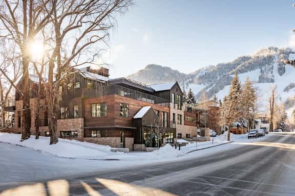 Aspen Street Lodge - Image 1