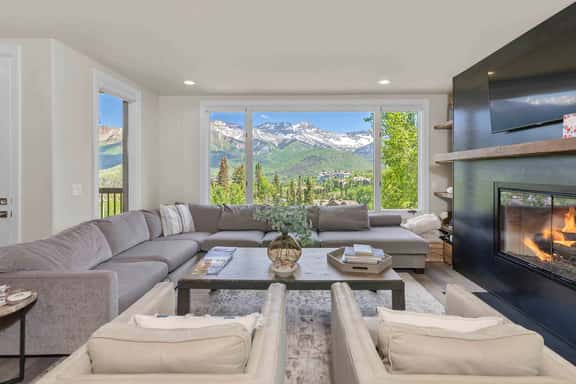 Ridgeview Retreat at the Lorian - Image 1