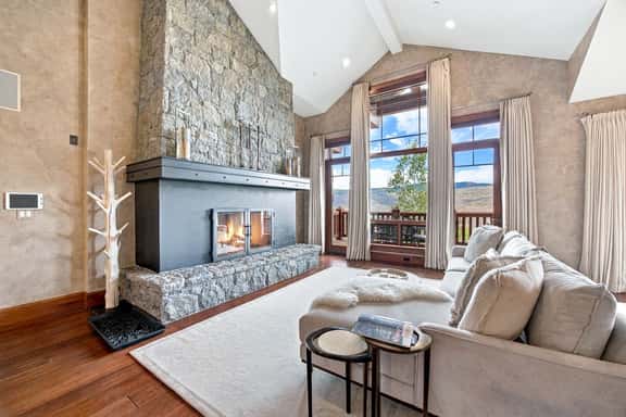Snowflake Chateau at Hummingbird Lodge - Image 1