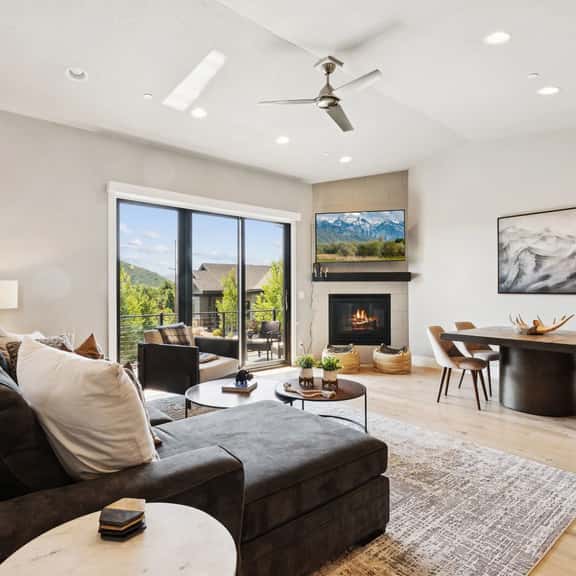 Holly Frost Chalet - Image 1