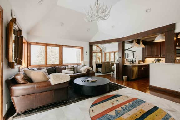 Arrowpines Lodge - Image 2