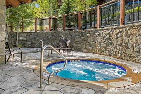 Snowflake Chateau at Hummingbird Lodge - Image 5