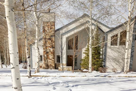 Snow Park Chalet - Image 5